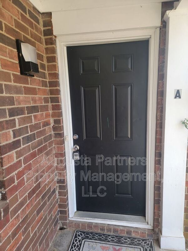 Photo - 115 Samarya Ln