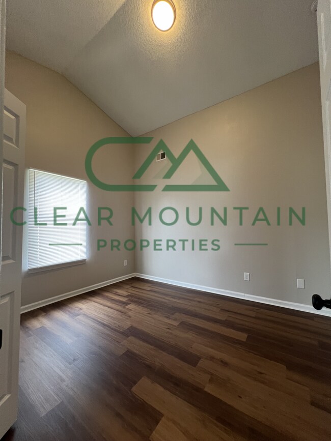 Photo - MOVE-IN SPECIAL! 1 MONTH FREE - Modern Upd... Unidad 18 SF