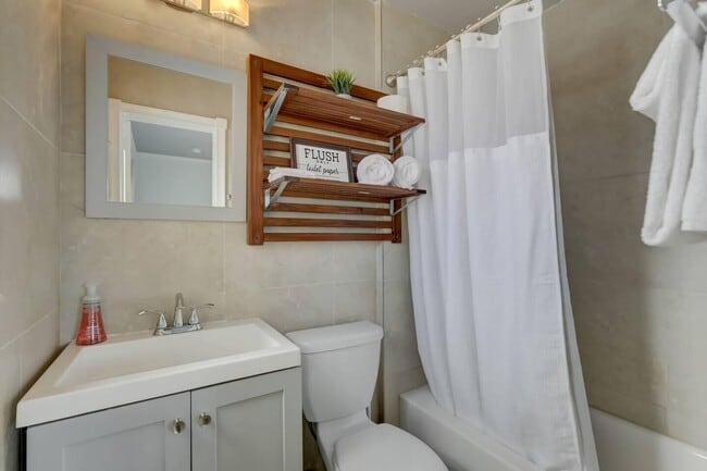2740 NE 30th Pl Unit 1-2