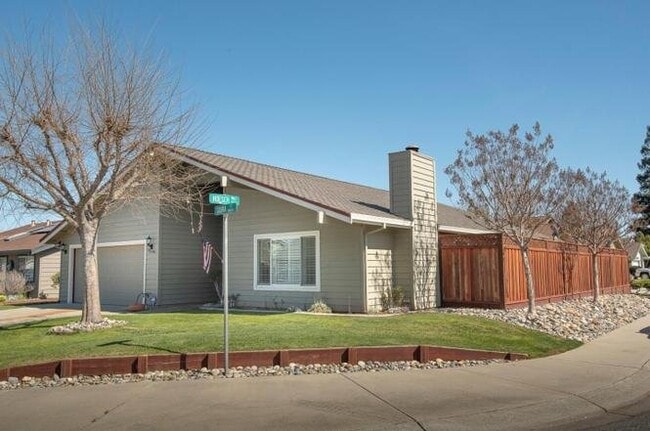8548 Silvia St