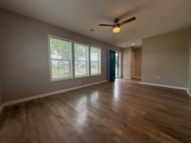Photo - 86 W Dempster Ave