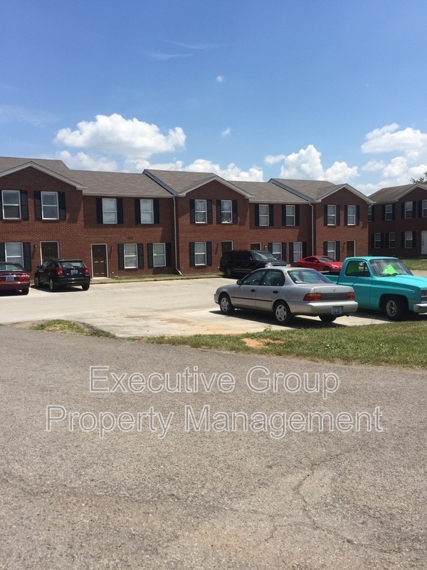 Photo - 1115 Crowne Pointe Dr House