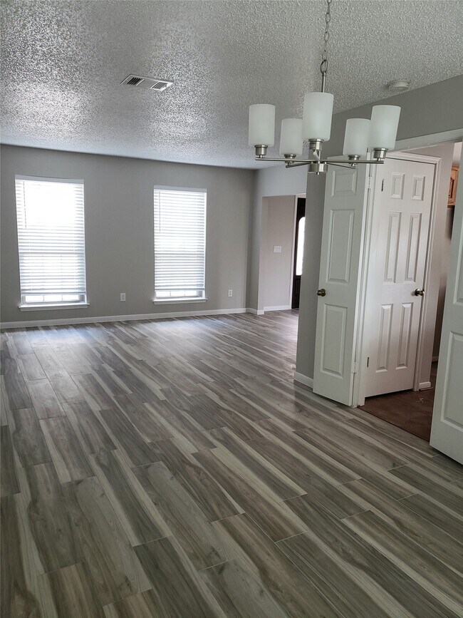 Photo - 8714 Warrenford Dr