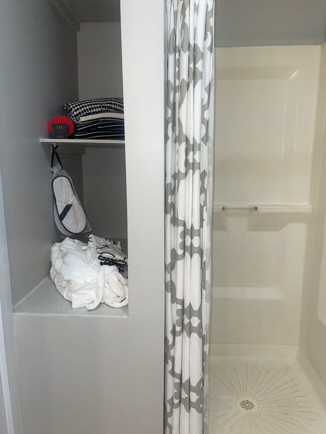 208 Buckingham St Unit Apartment 2 Waterbury, CT