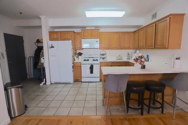 Building Photo - 205-207 Madison St Unit 4B Rental