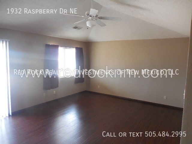 Photo - 1932 Raspberry Dr NE