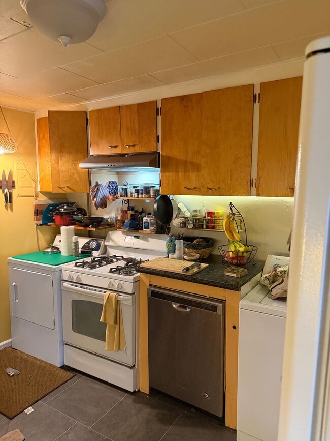 Photo - Vintage Duplex in desirable Wallingford Neighborhood!