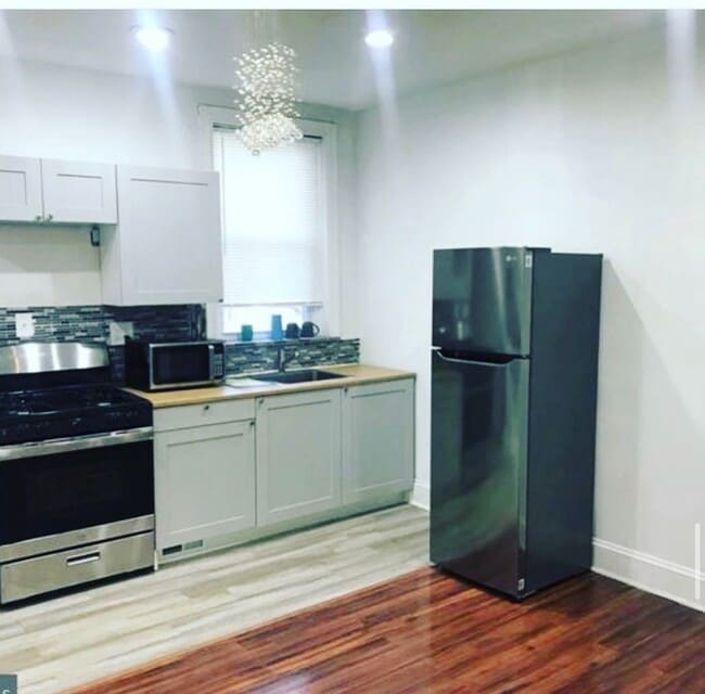 Building Photo - 2036 E Wishart St Unit 2nd Floor Rental