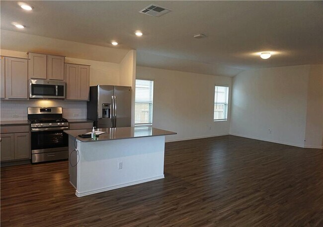 Photo - 3493 Pauling Loop