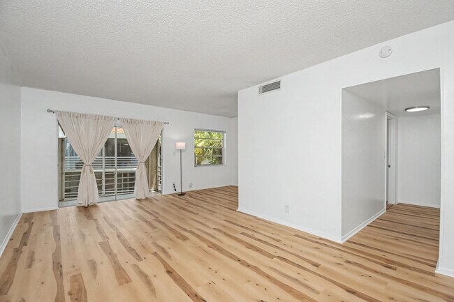Photo - 5501 NW 2nd Ave Unidad 3140