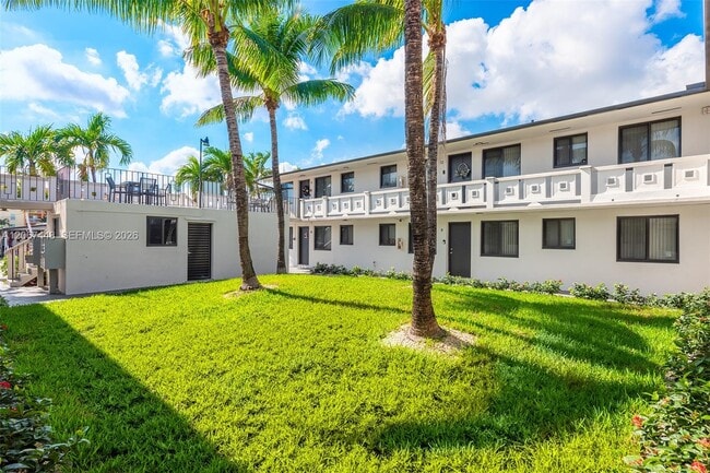 Photo - 1345 W 28th St Unidad 5
