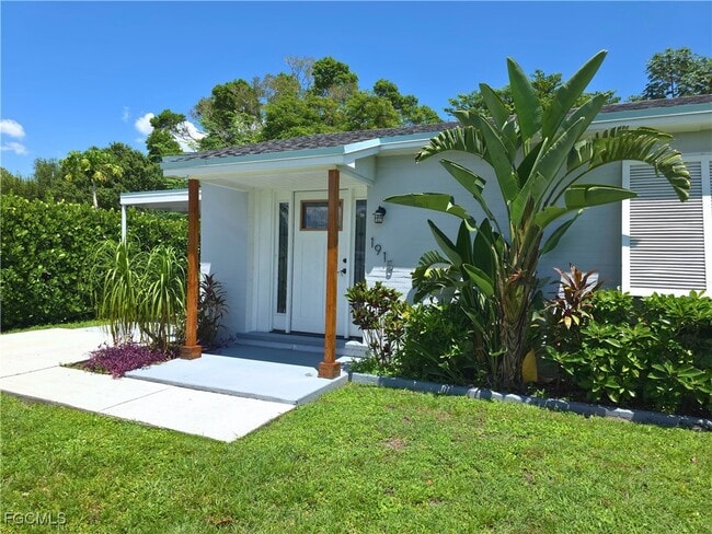 Photo - 1915 Llewellyn Dr
