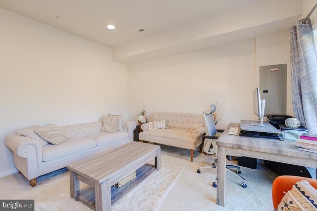 Photo - 9002 Spruce Tree Ln