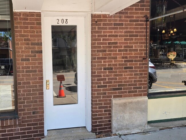 Building Photo - 208 S Main St Unit 2F