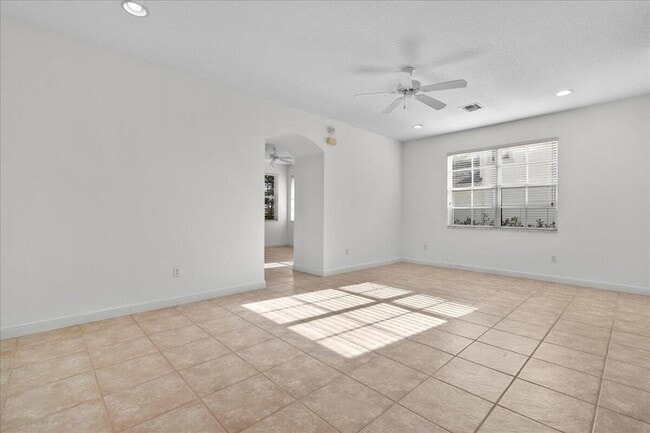 Photo - 556 Tomahawk Ct