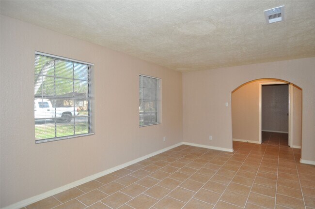 Photo - 4710 Pine St