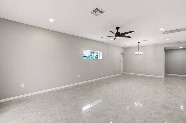 Photo - Bright, Fresh & Pet-Friendly — 3BR Retreat Minutes from U of A