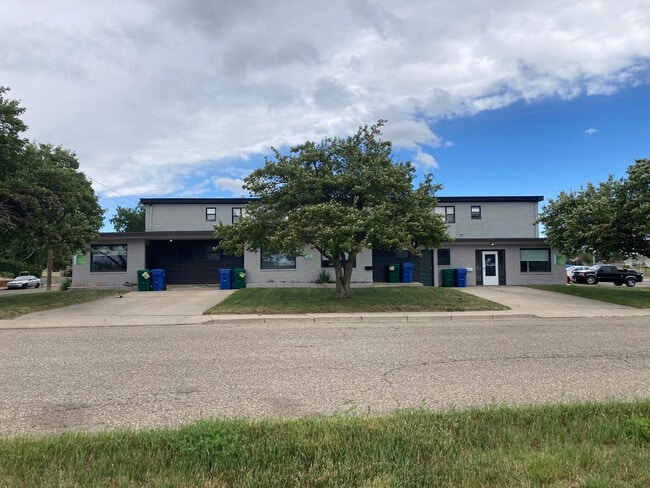 Building Photo - Scenic Court (4 Plex)