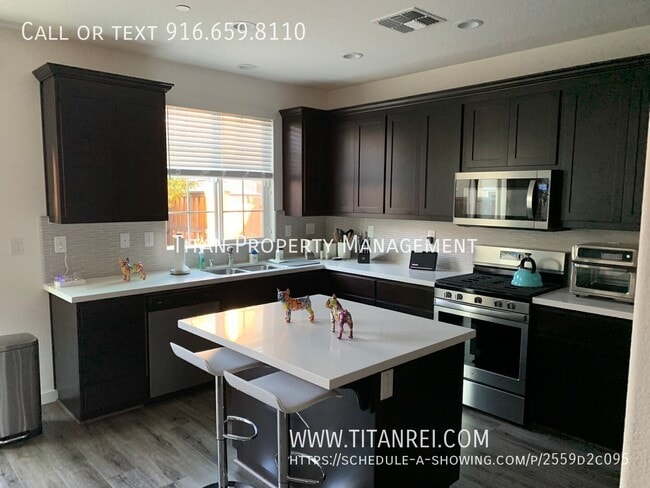 1033 Oakbriar Cir