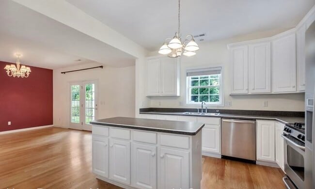 Photo - 148 Burnet St