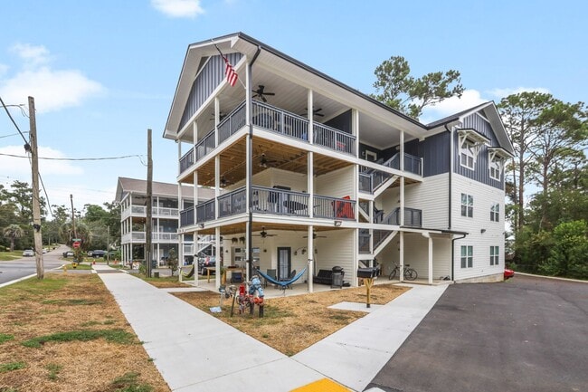 Photo - 1720 Airport Dr