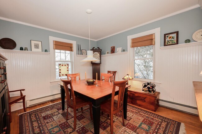Photo - 749 Maple St