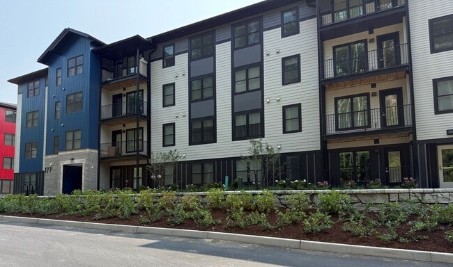 Photo - One Bedroom with Den , so many possibilities! Unit 177-105