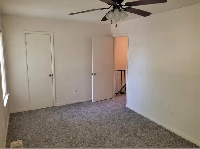 Photo - 576 Crestwood St SW