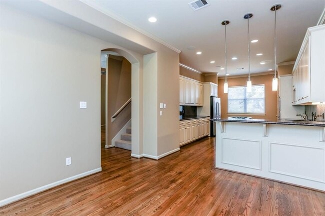 Photo - Stylish 3-Bedroom Home in Prime Houston Lo...