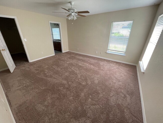 Photo - 3 Bed/2 Bath SFH in Silver Spring Shores! AVAILABLE NOW!