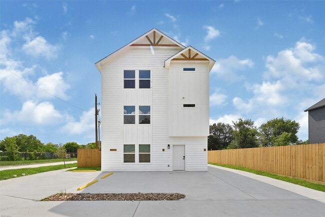 Photo - 8023 Birmingham St