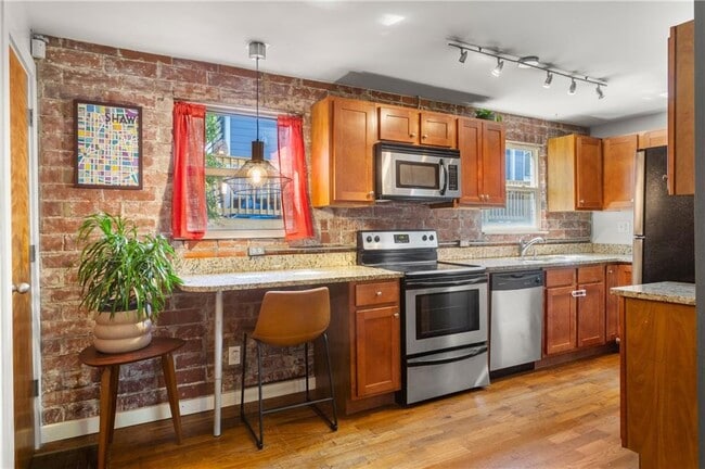 Photo - 562 Formwalt St SW Unit 5