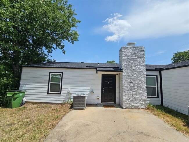 Photo - 1008 Cushing Dr Townhome