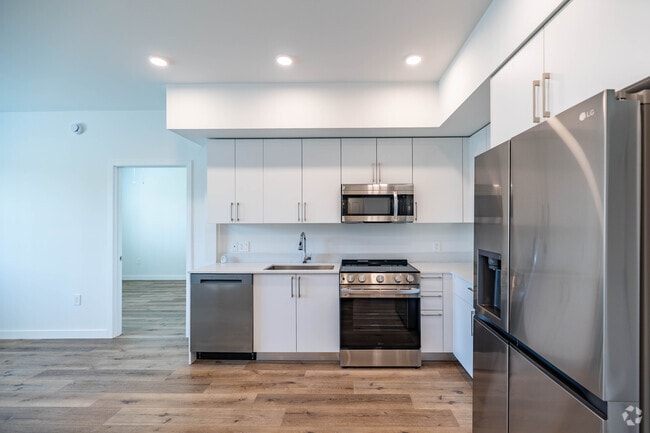 2BR, 2BA - 910SF - Kitchen - Adrian Builders at Eureka