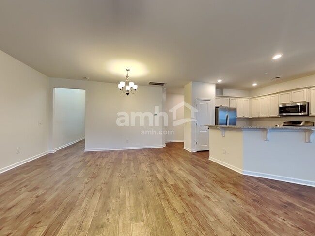 Photo - 636 Redbud Ln