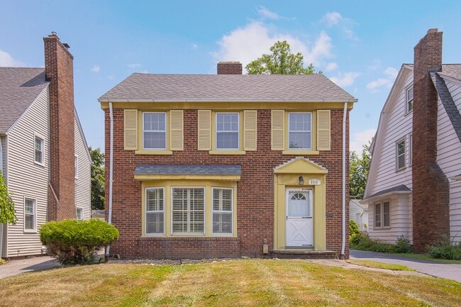 Building Photo - Charming 3 bedroom house Shaker Heights!!