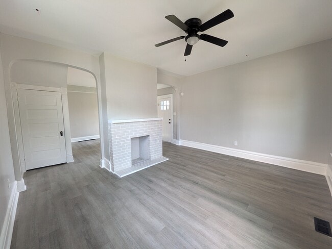 Photo - 473 E Markison Ave
