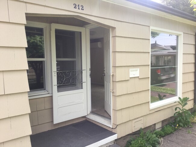 Building Photo - 212 S Center St Unit 212.5