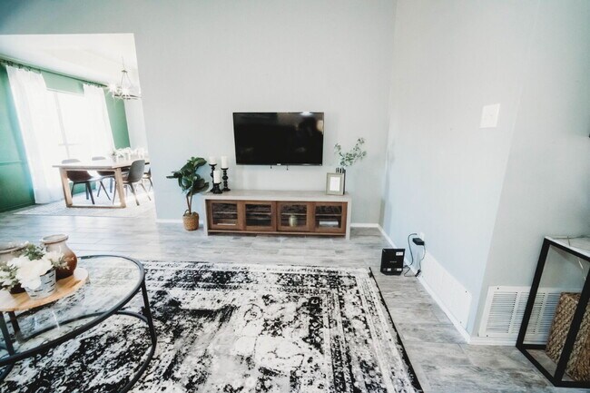 Photo - 2607 Rampart Loop