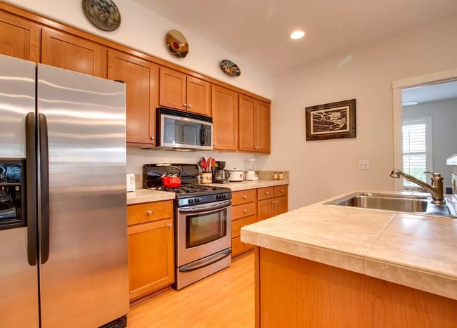 Photo - 10829 NE Red Wing Way Unidad 102