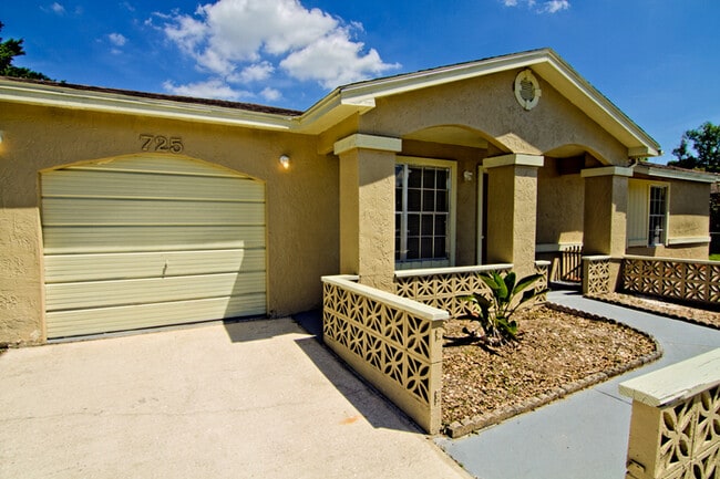 Building Photo - 725 Caribou Dr Rental