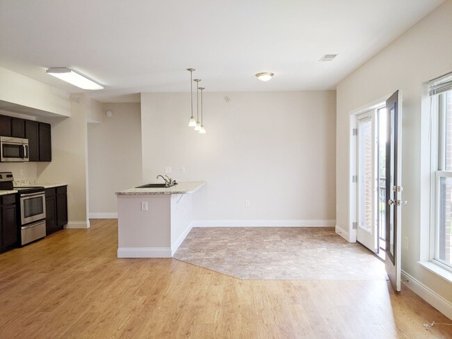 Photo - Sixth &amp; Washington