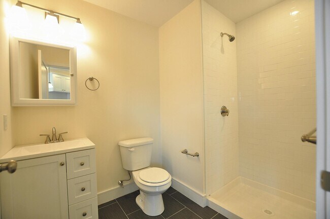 Photo - 869 Beacon St