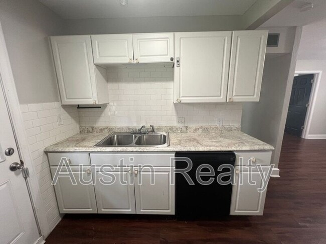Photo - 8713 Maryknoll Ave