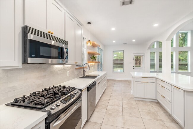 Photo - 142 Pinto Point Pl