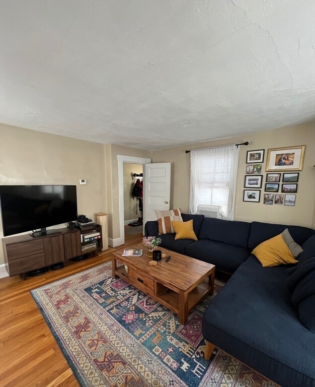 Photo - 152 Kelton St