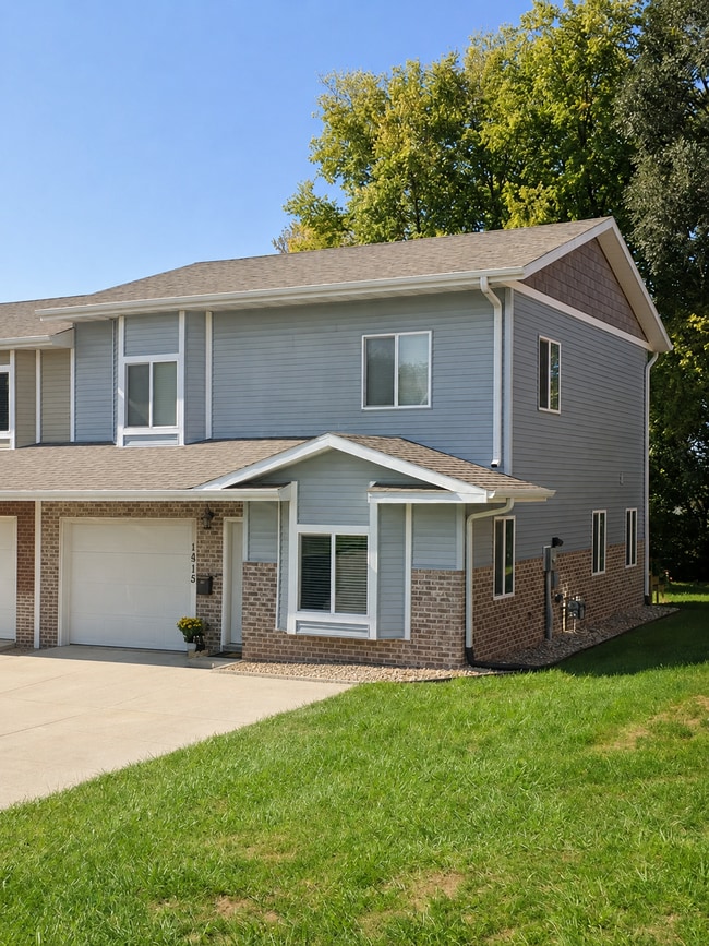 Building Photo - 1815 Red Bertrand Ct