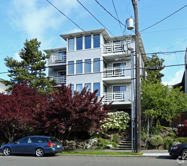 Primary Photo - Salmon Bay Vista