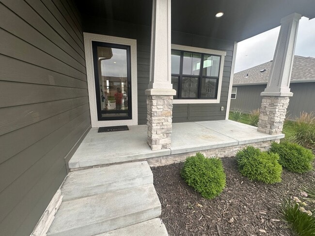 Photo - Home For Rent Papillion