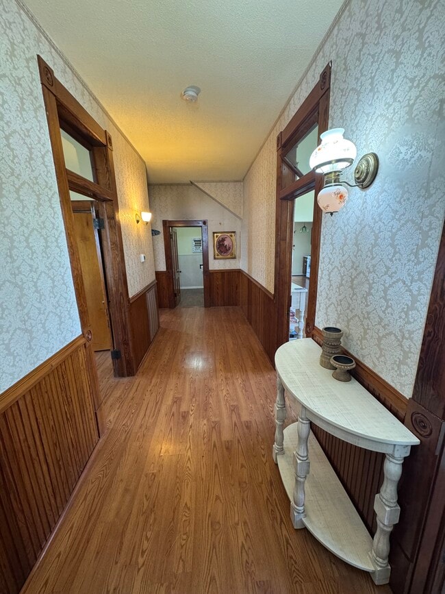 Photo - 1100 Symes St